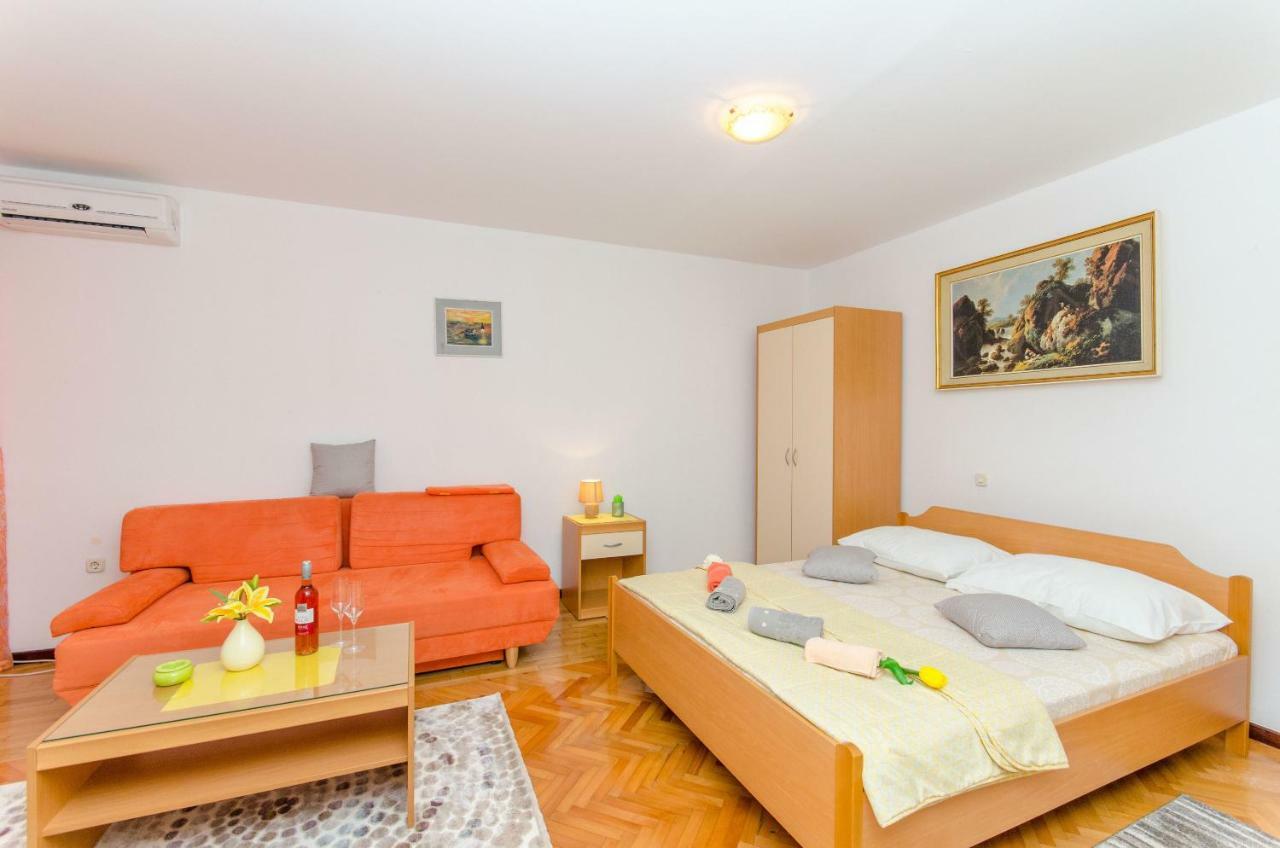 Apartments And Room Sun & Sea Podgora Bagian luar foto