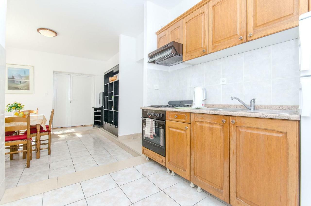 Apartments And Room Sun & Sea Podgora Bagian luar foto