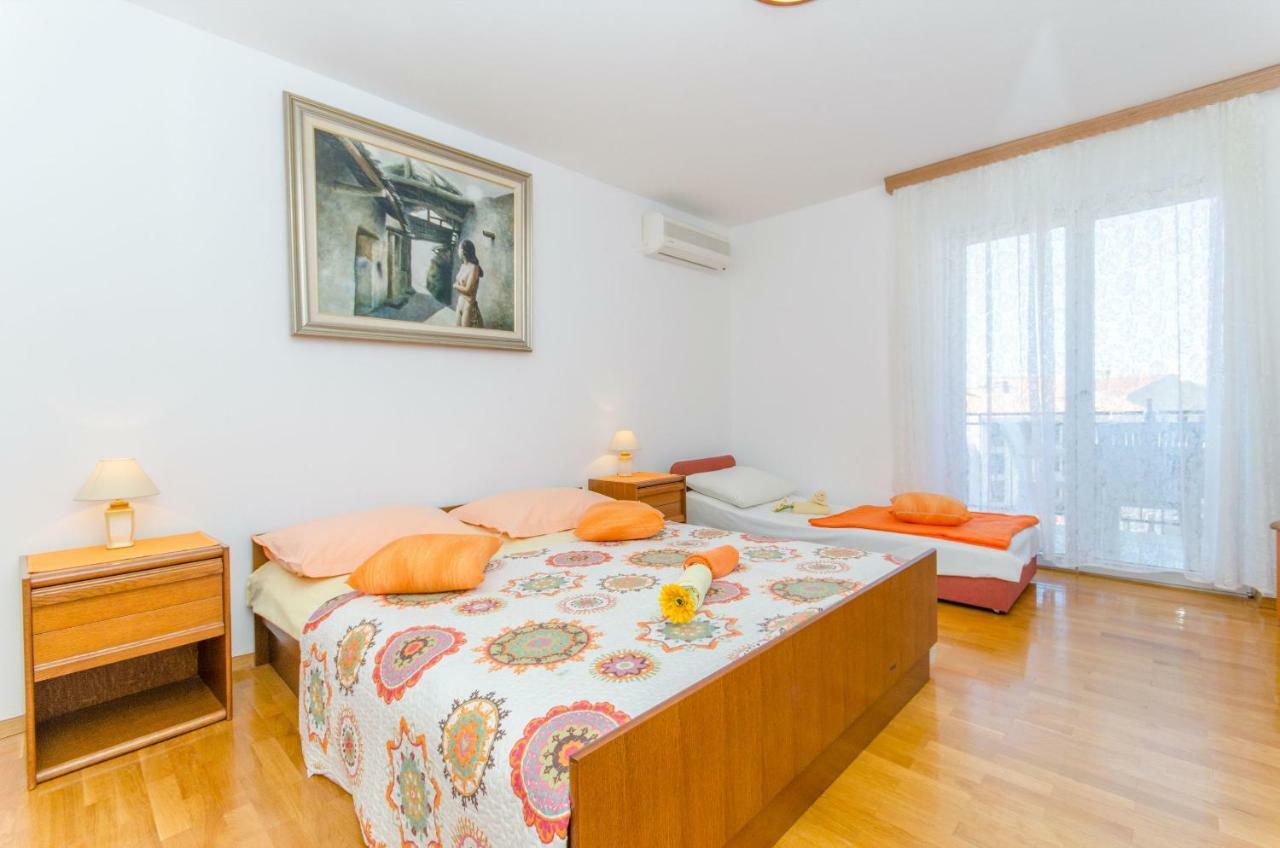 Apartments And Room Sun & Sea Podgora Bagian luar foto