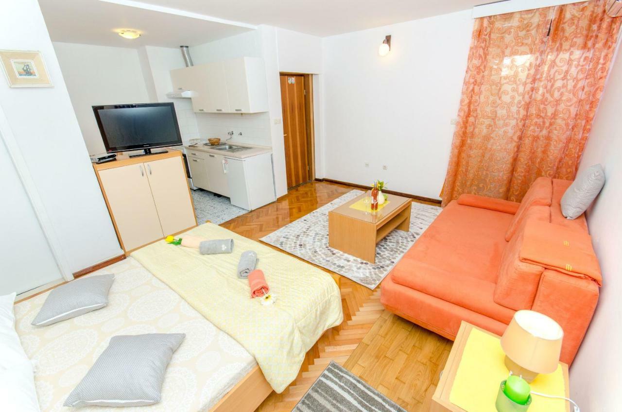 Apartments And Room Sun & Sea Podgora Bagian luar foto