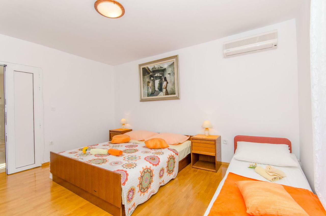 Apartments And Room Sun & Sea Podgora Bagian luar foto