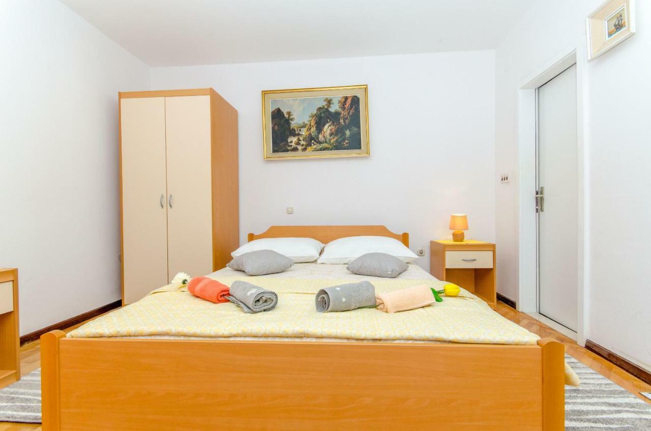 Apartments And Room Sun & Sea Podgora Bagian luar foto