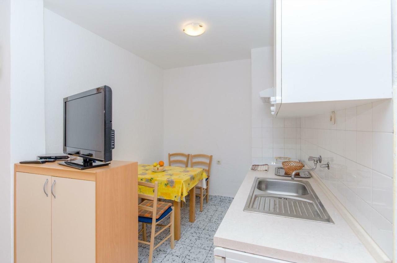 Apartments And Room Sun & Sea Podgora Bagian luar foto