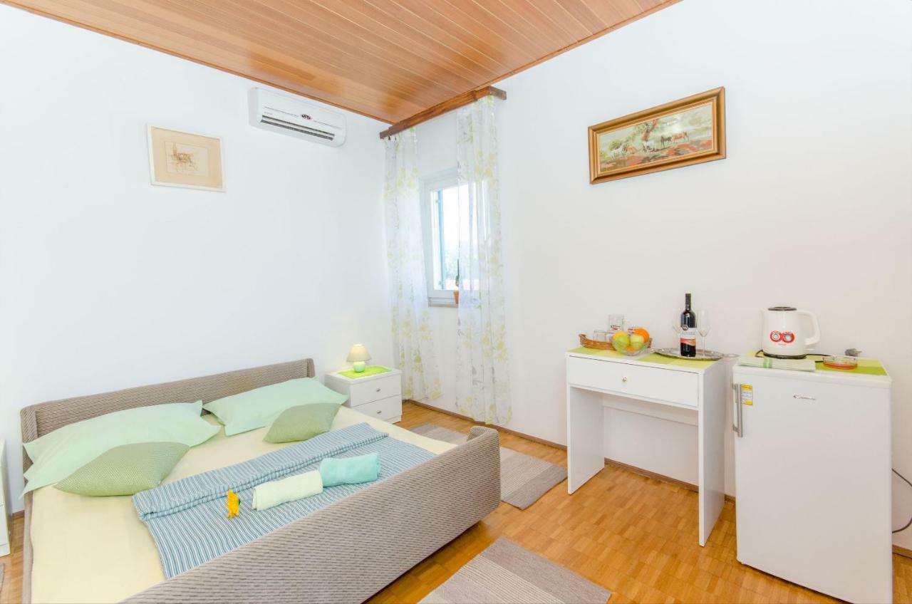 Apartments And Room Sun & Sea Podgora Bagian luar foto
