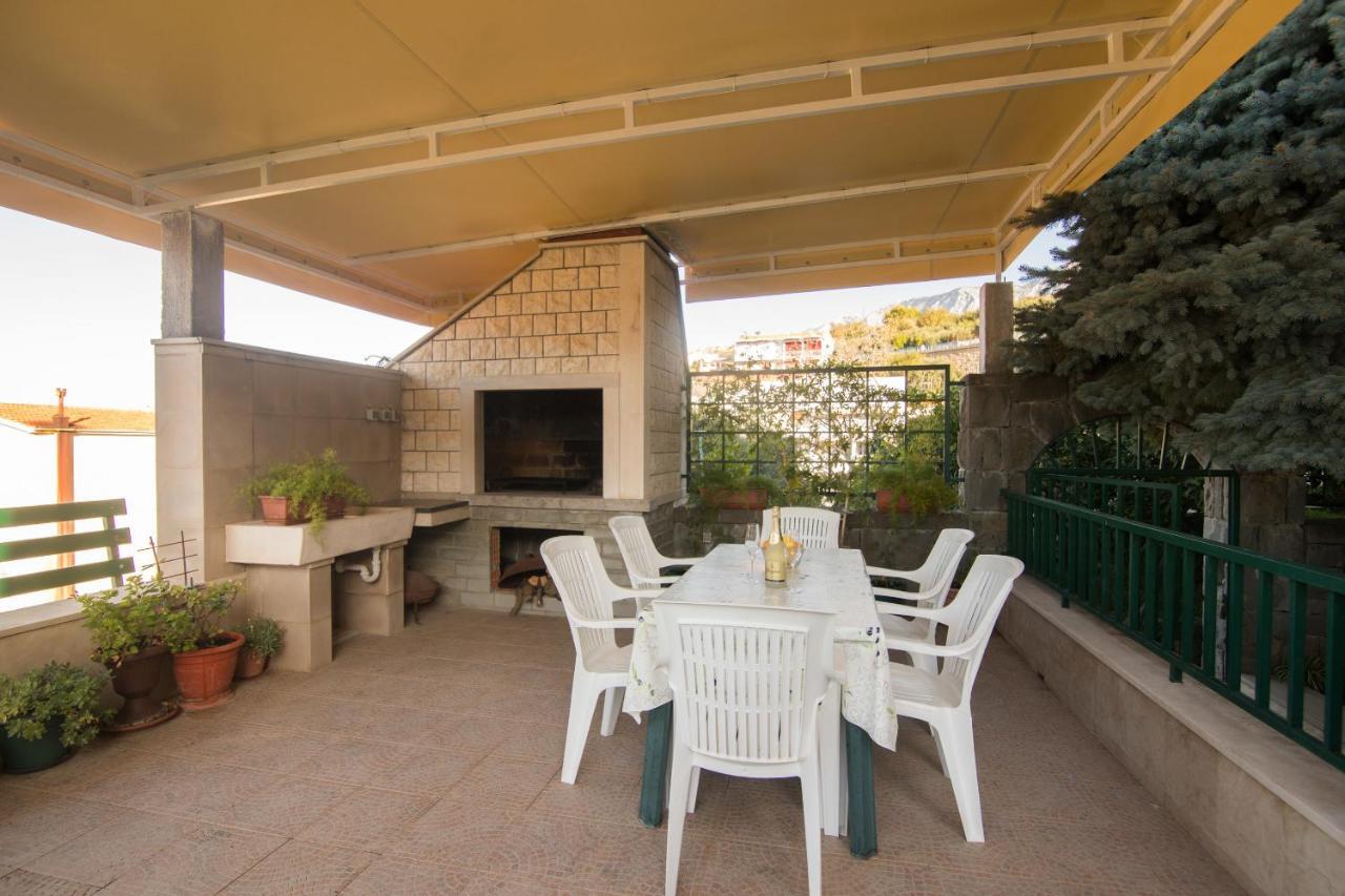 Apartments And Room Sun & Sea Podgora Bagian luar foto
